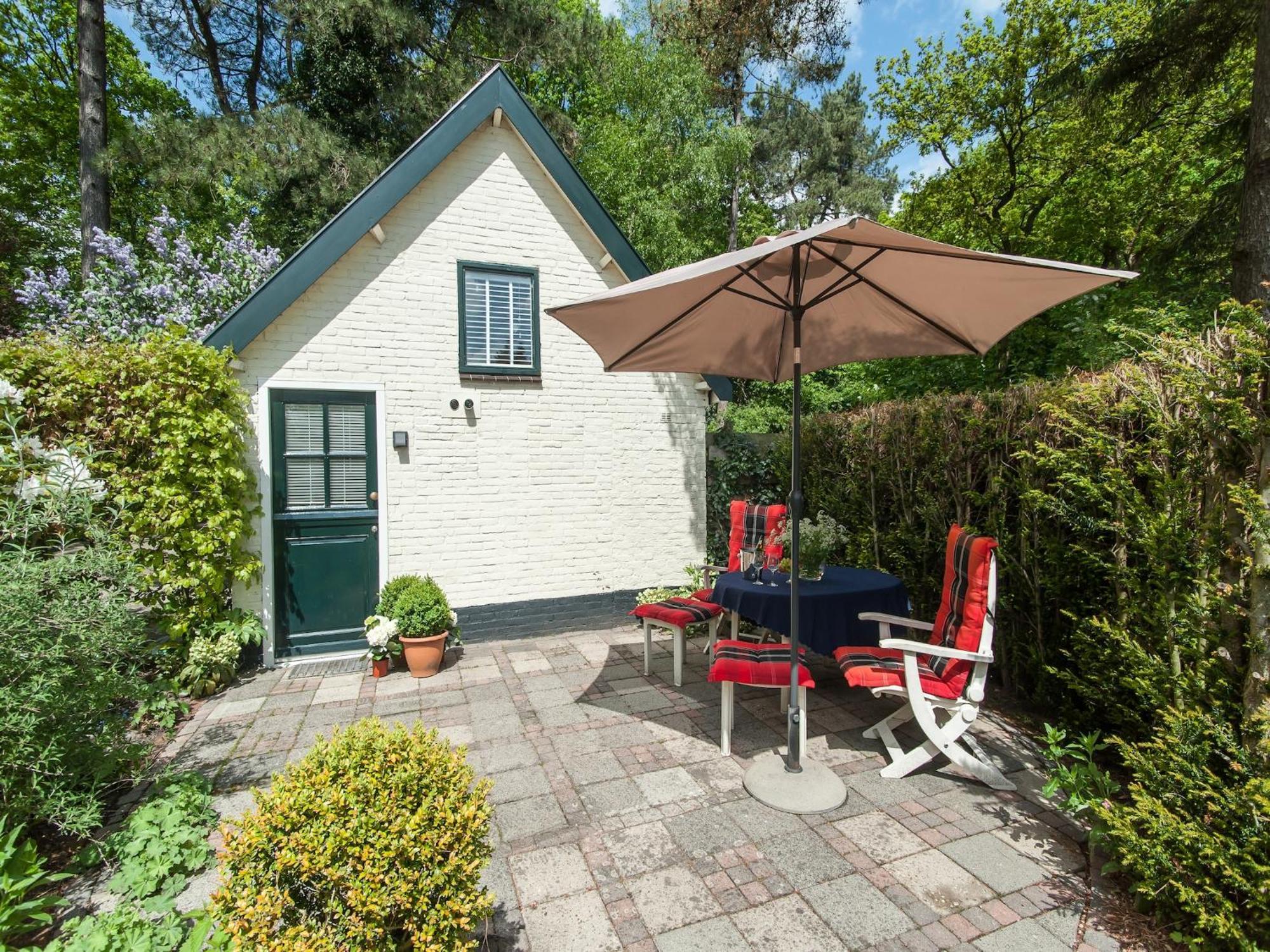 Pleasing Holiday Home In Schoorl With Patio 外观 照片