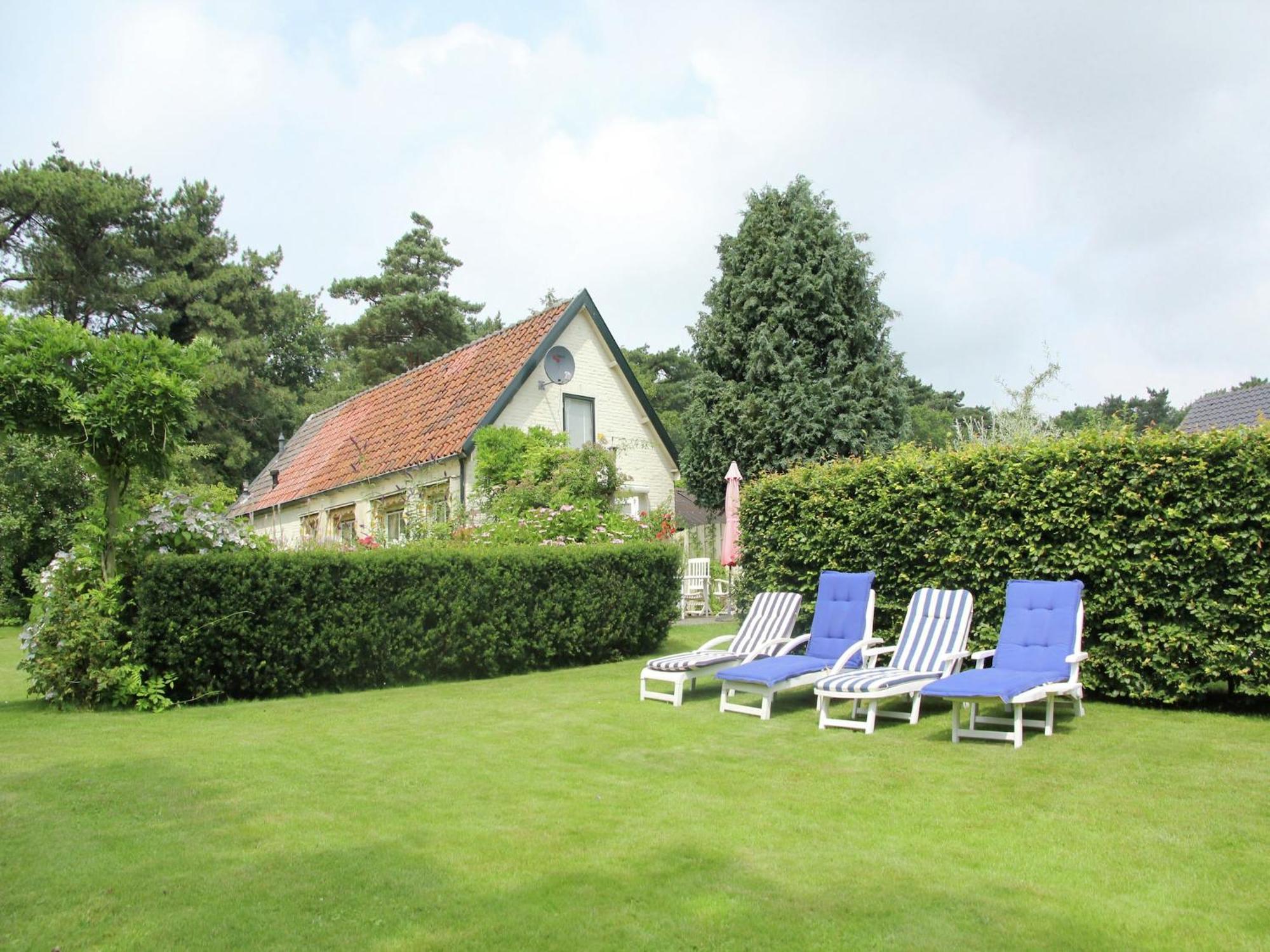 Pleasing Holiday Home In Schoorl With Patio 外观 照片